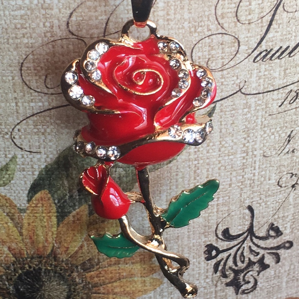 Rose Rhinestone Pendant Necklace